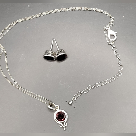 Gorgeously, Gothicly, Garnet. In a Deep Blood Red color.In a Sterling Silver set - Picture 1 of 9